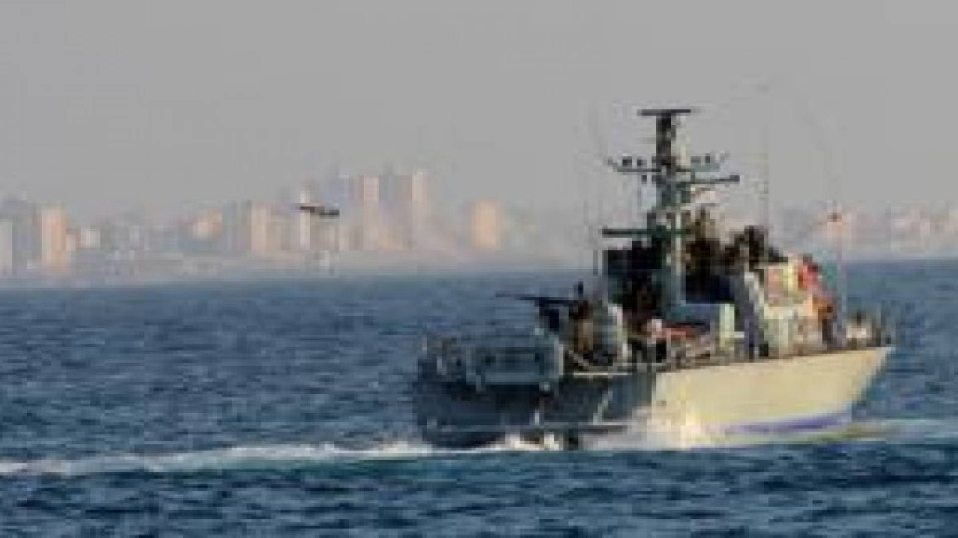 الاحتلال يستهدف الصيادين في بحر غزة