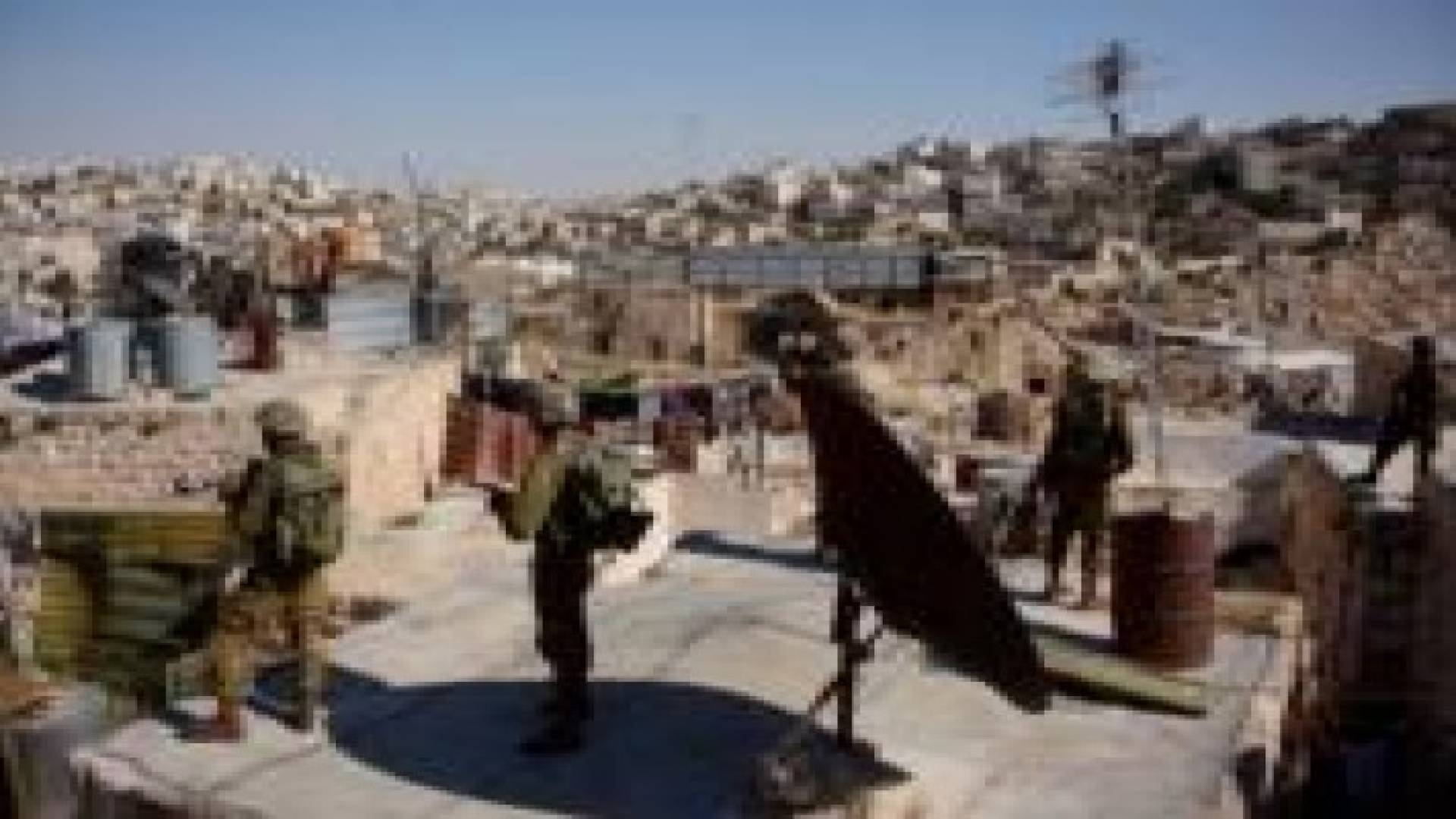 الاحتلال يعتقل 6 بالخليل بينهم نائب ووزير سابق