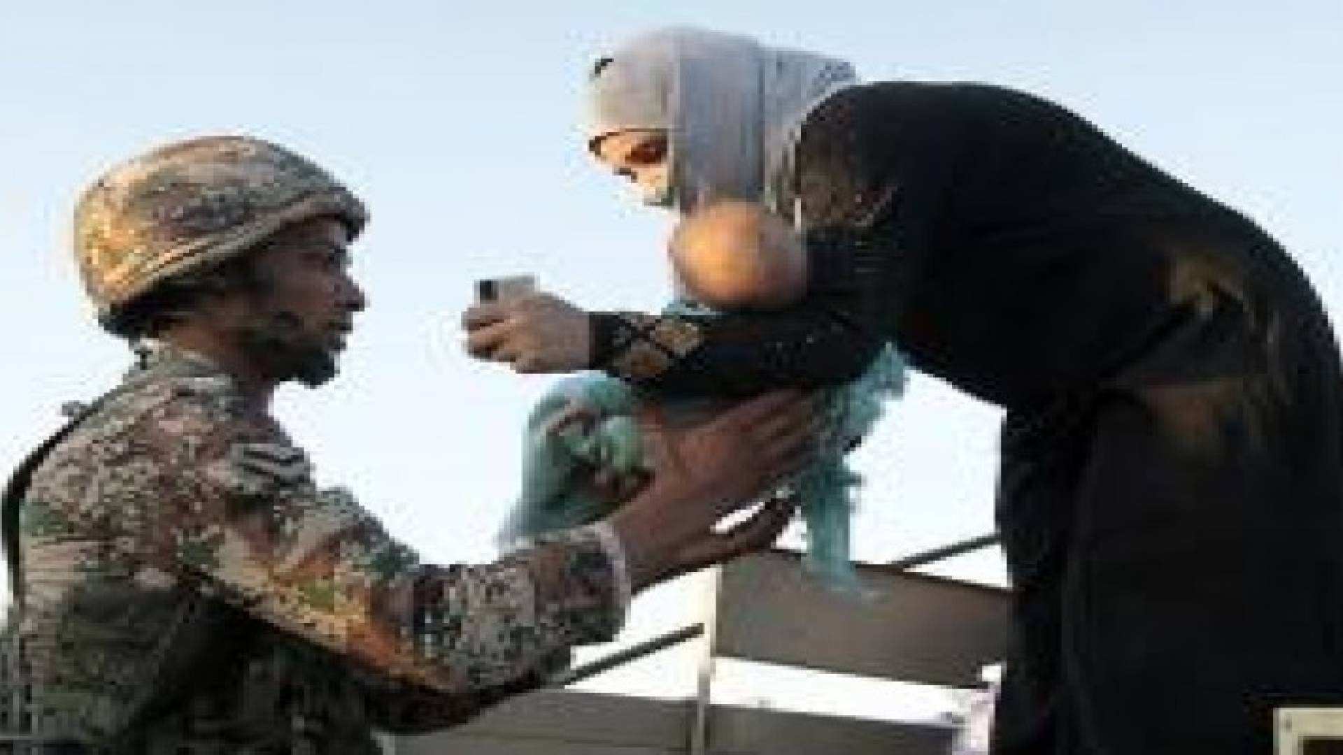 قوات حرس الحدود تستقبل 125 لاجئا سوريا