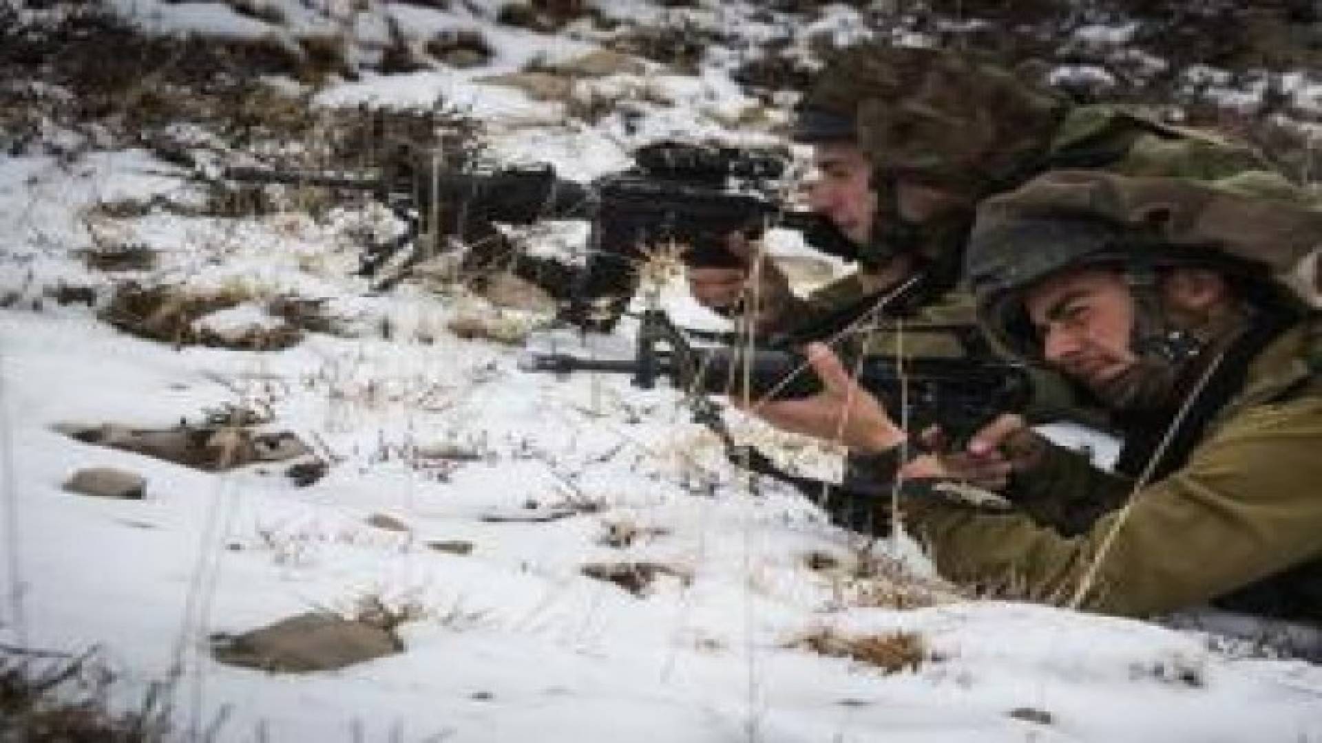 الاحتلال يعزز قواته أثناء العاصفة الثلجية في الضفة