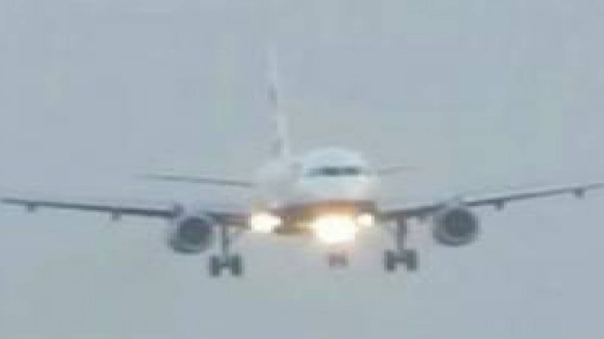 هبوط إضطراري لطائرة أميركية بكندا وإصابة 7 من ركابها