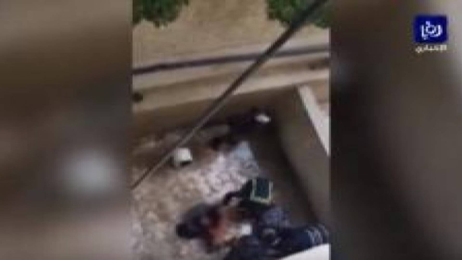 بالفيديو: إصابة بالغة لسيدة سقطت من الطابق الثاني بضاحية الرشيد