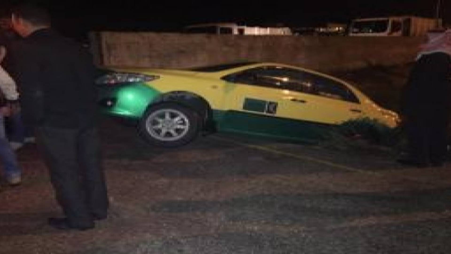 تدهور مركبة اثر انزلاقها في ناعور ..صور