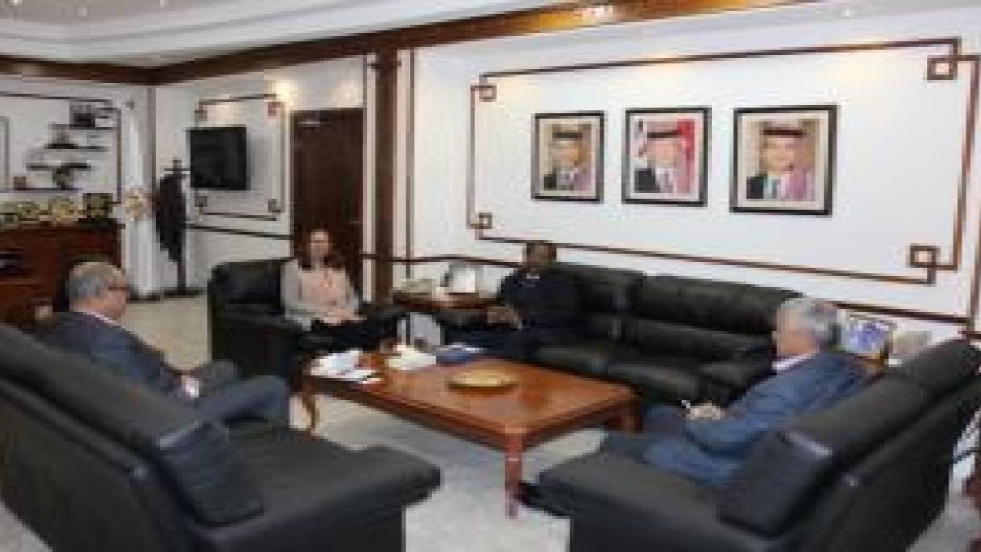 وزير الصناعة والتجارة تبحث فرص التعاون الاقتصادي مع جيبوتي