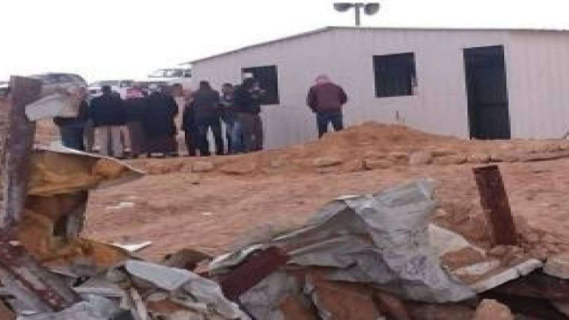 الجرافات الاسرائيلية تهدم مسجد رخمة بالنقب