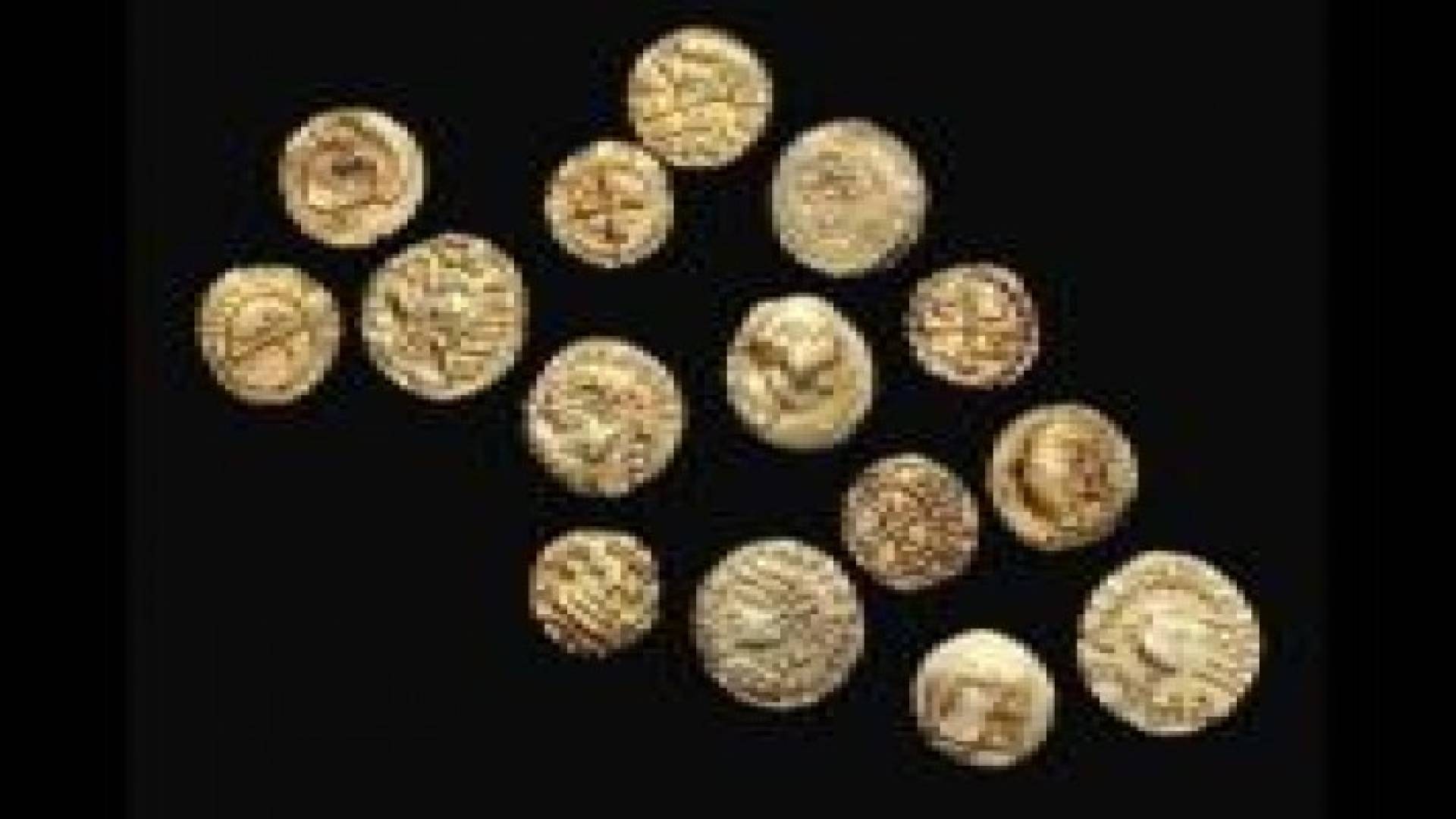 عطية يتساءل عن حقيقة استبدال 401 مسكوكة ذهبية فضية