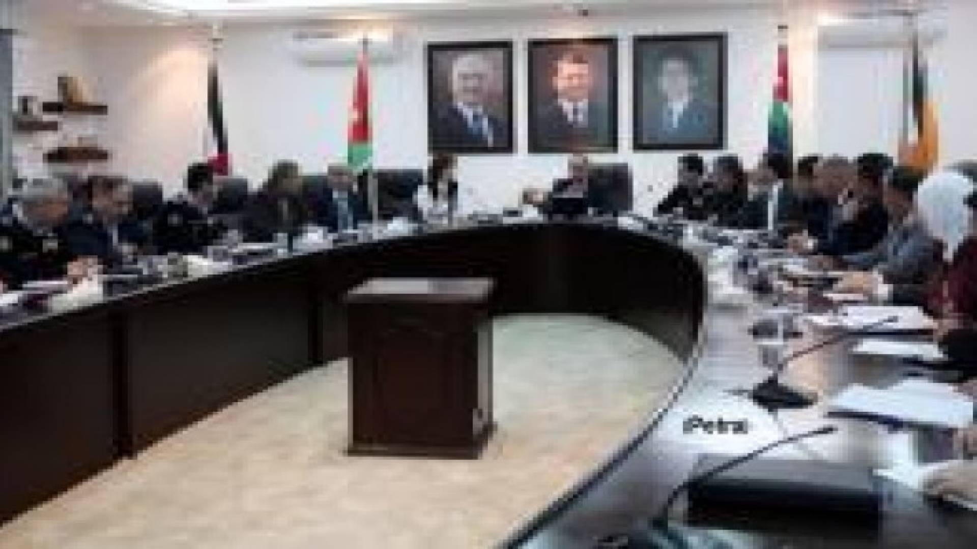 حماد يرأس اجتماعا لمناقشة سير العمل في مشروع البطاقة الذكية