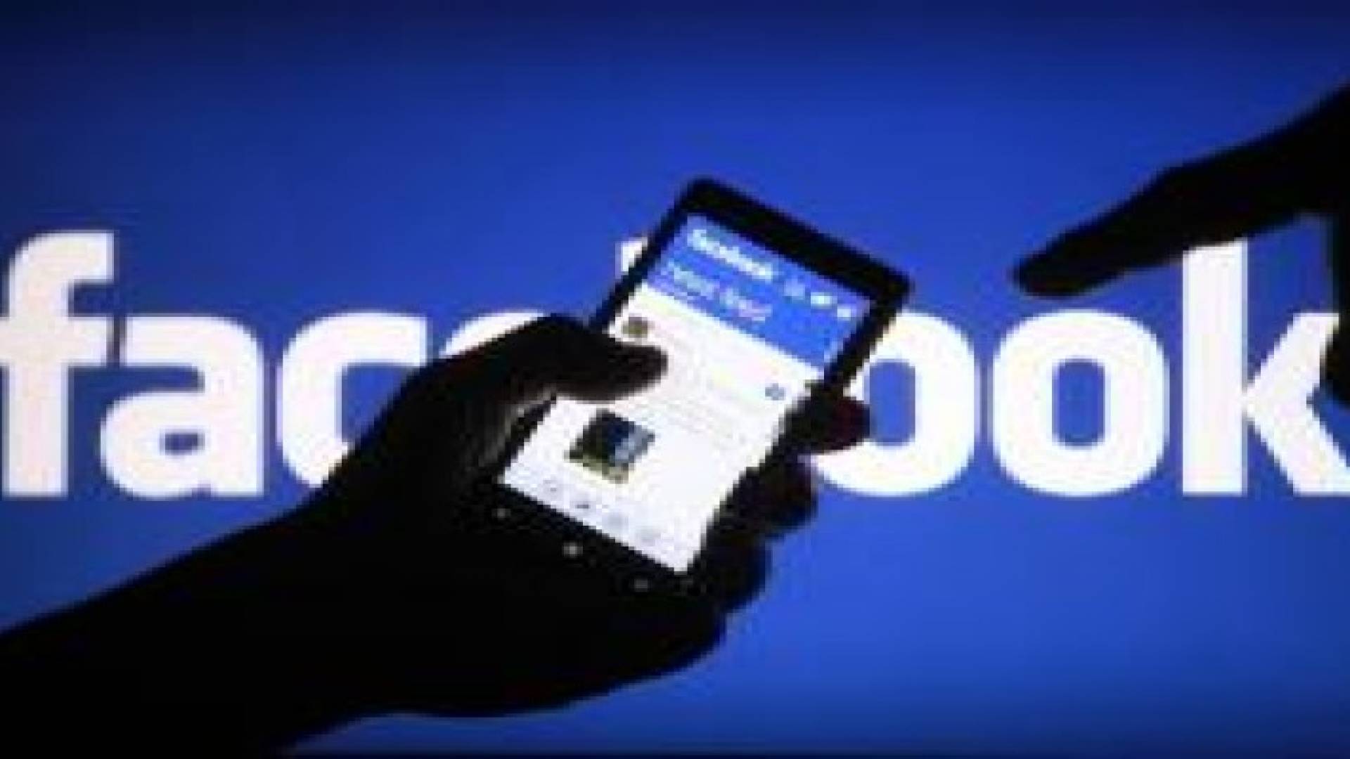 7 أشخاص يجب إلغاء صداقتهم على فيسبوك فورا