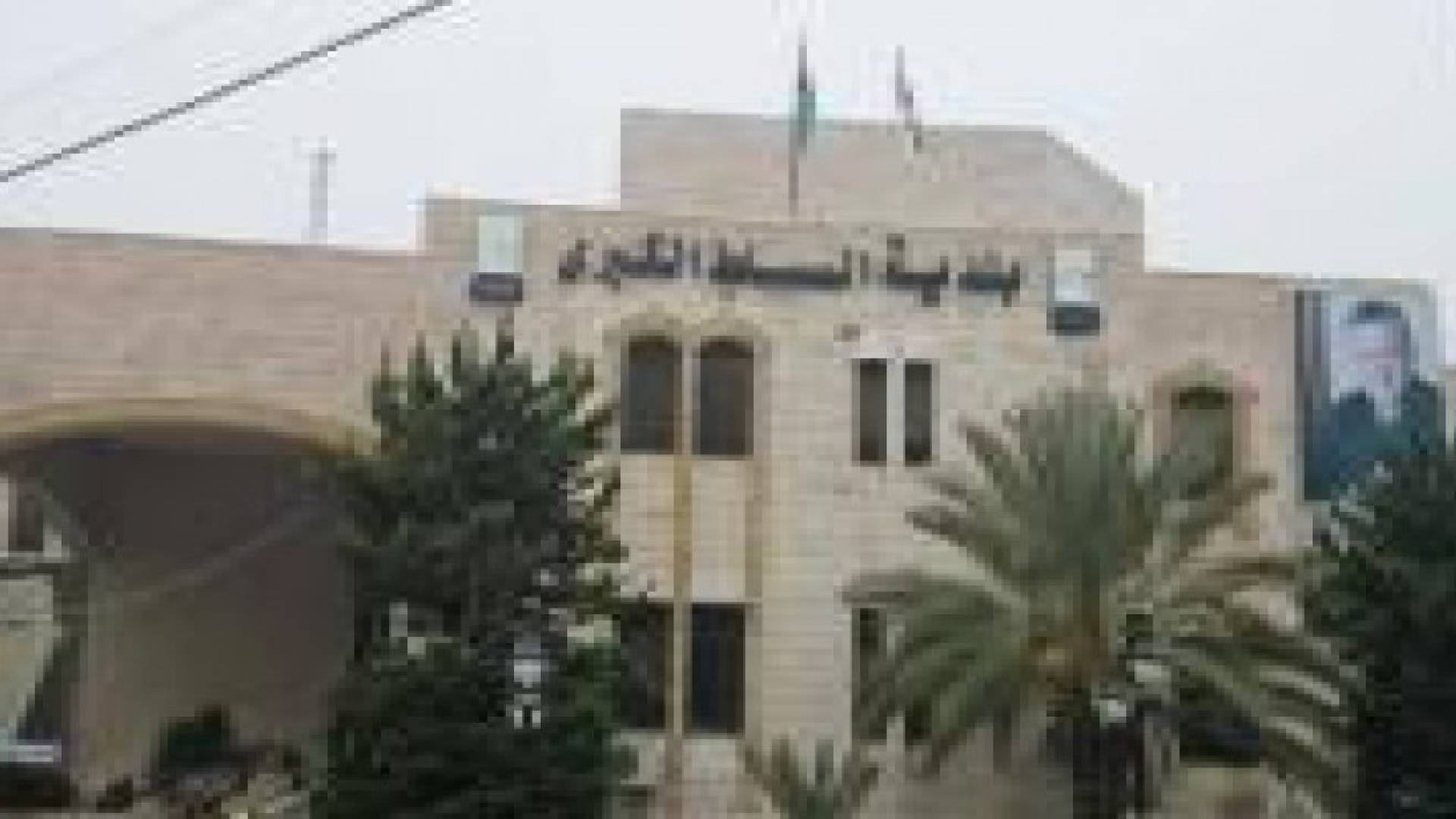 بلدية السلط الكبرى ترفع علم الثورة العربية فوق مبناها