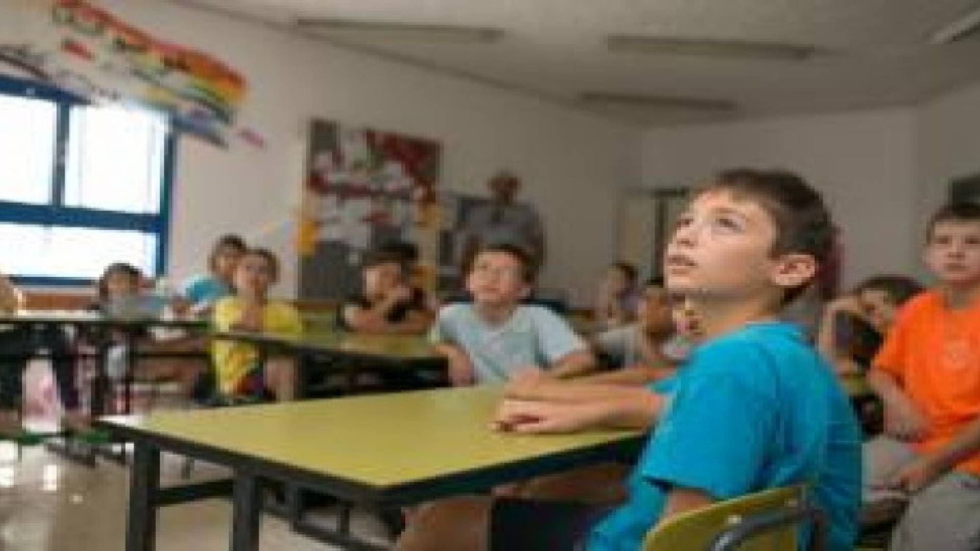 هآرتس: خطة لفرض المنهاج الاسرائيلي في المدارس الفلسطينية