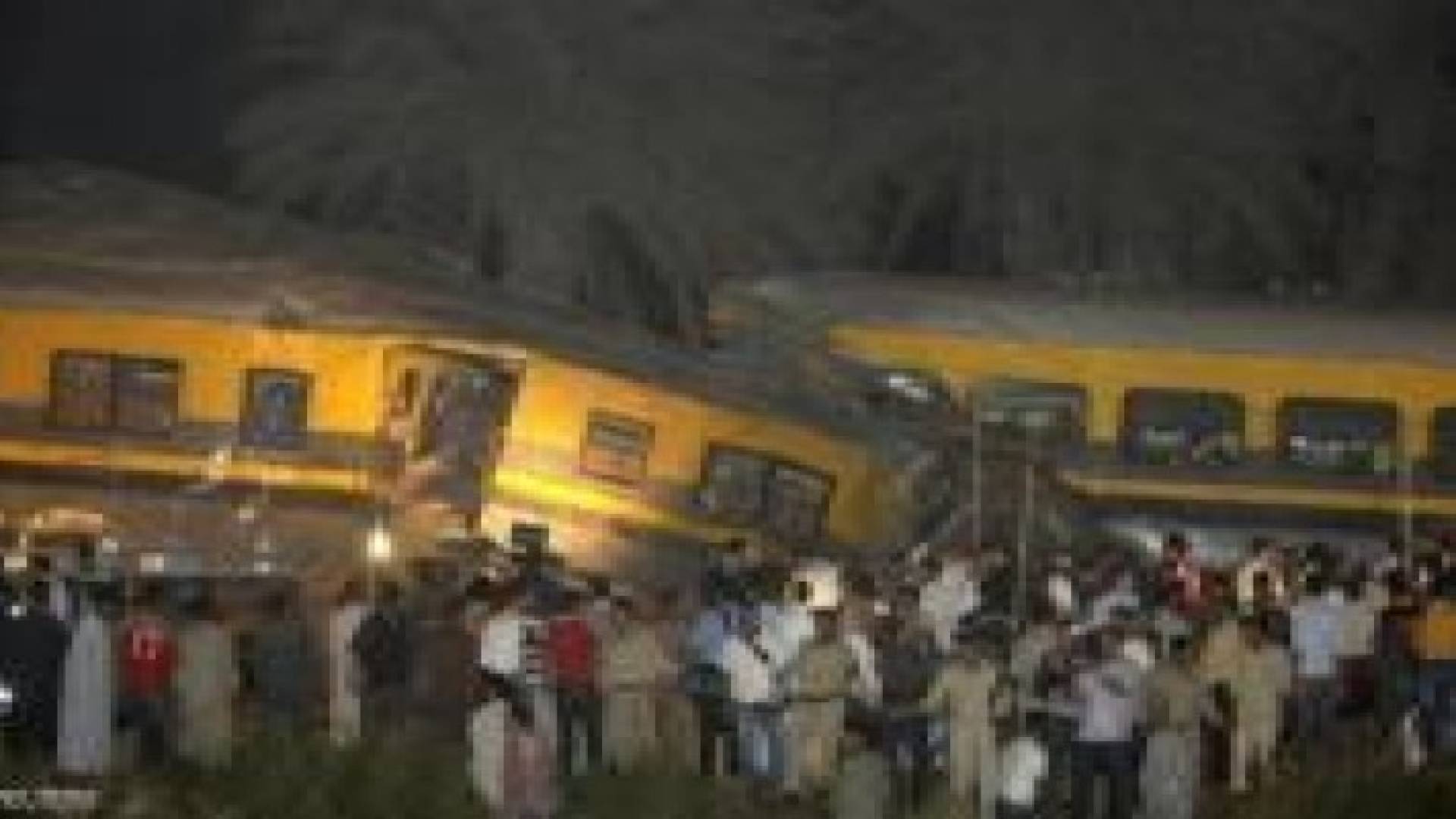 وفاة 6 أشخاص في تصادم قطار بسيارة بمصر