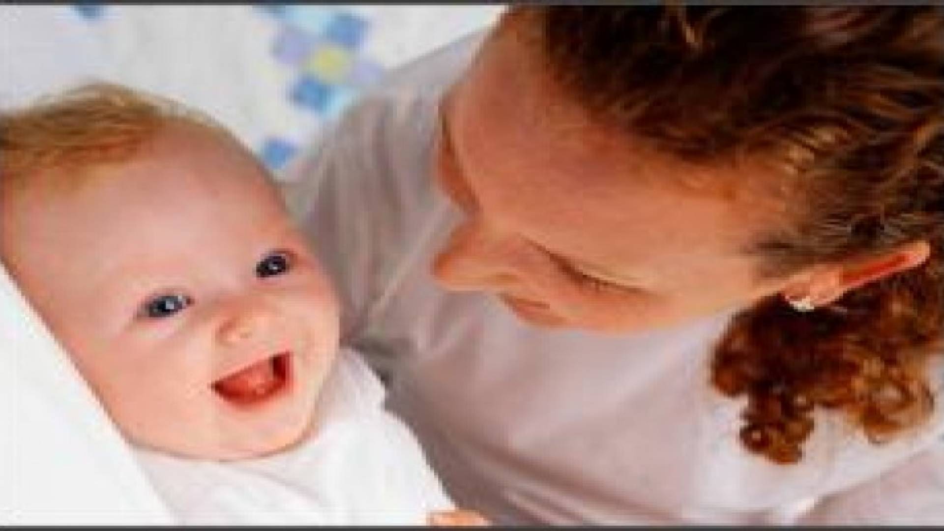 إجازة أمومة مدفوعة للعاملة في القطاع الخاص