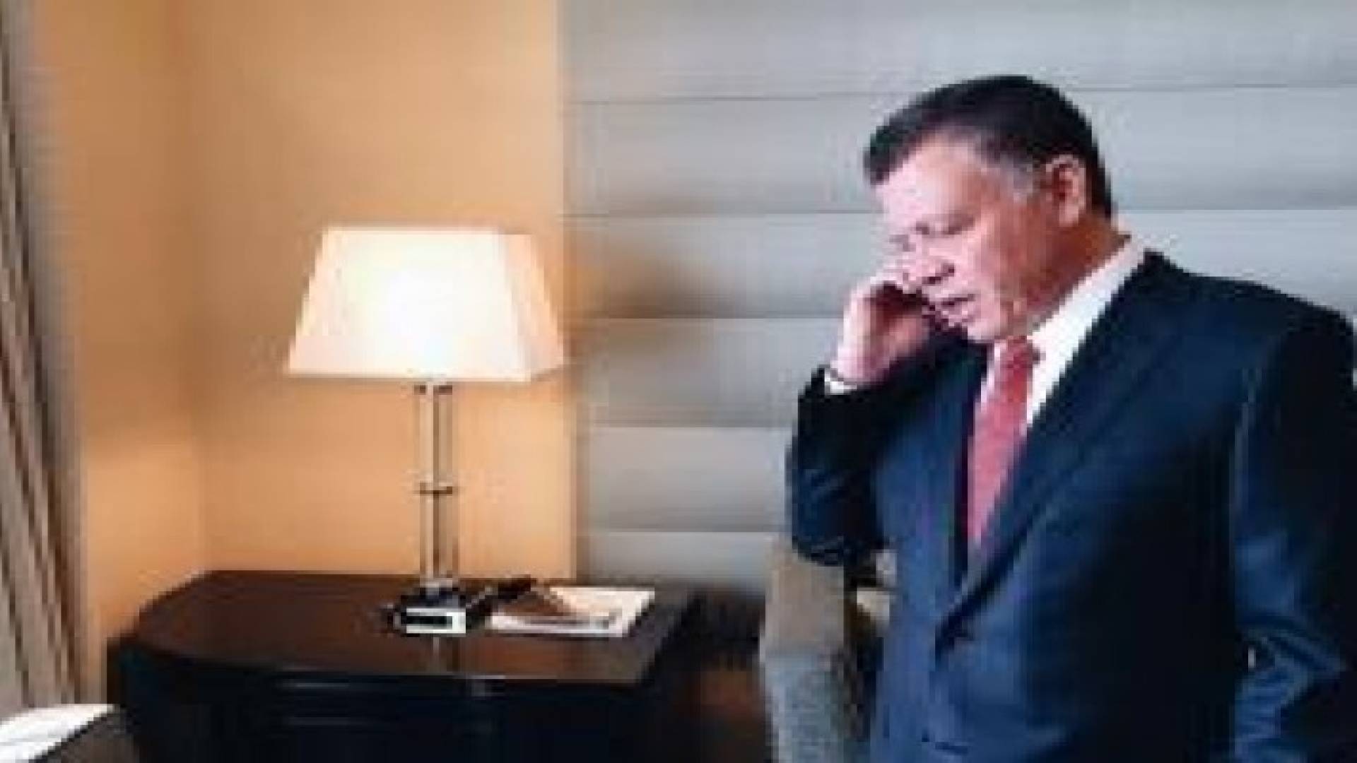 الملك يتلقى اتصالا هاتفيا من ولي ولي العهد السعودي