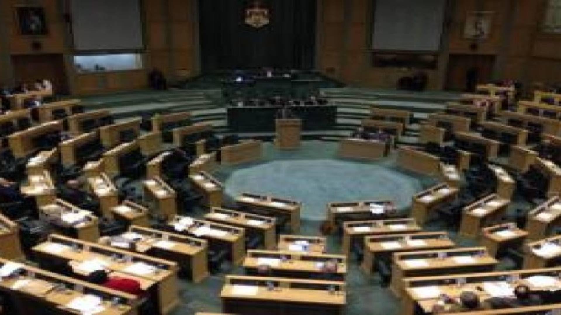 النسور يرفض الاجابة على سؤال حول اجتماع مع شركة "نويل إينرجي"