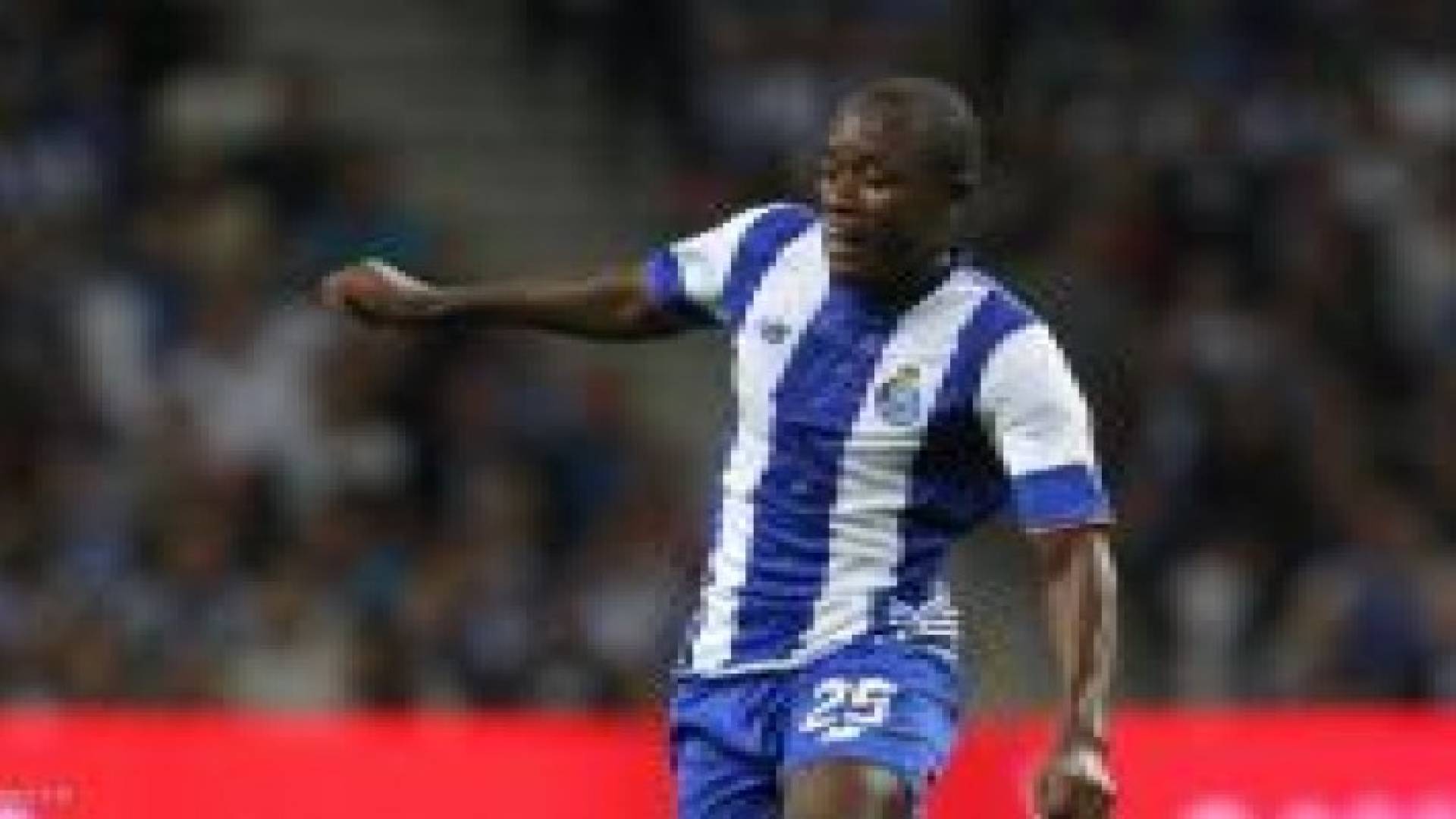 لاعب أغلى من ملعب ناديه الجديد
