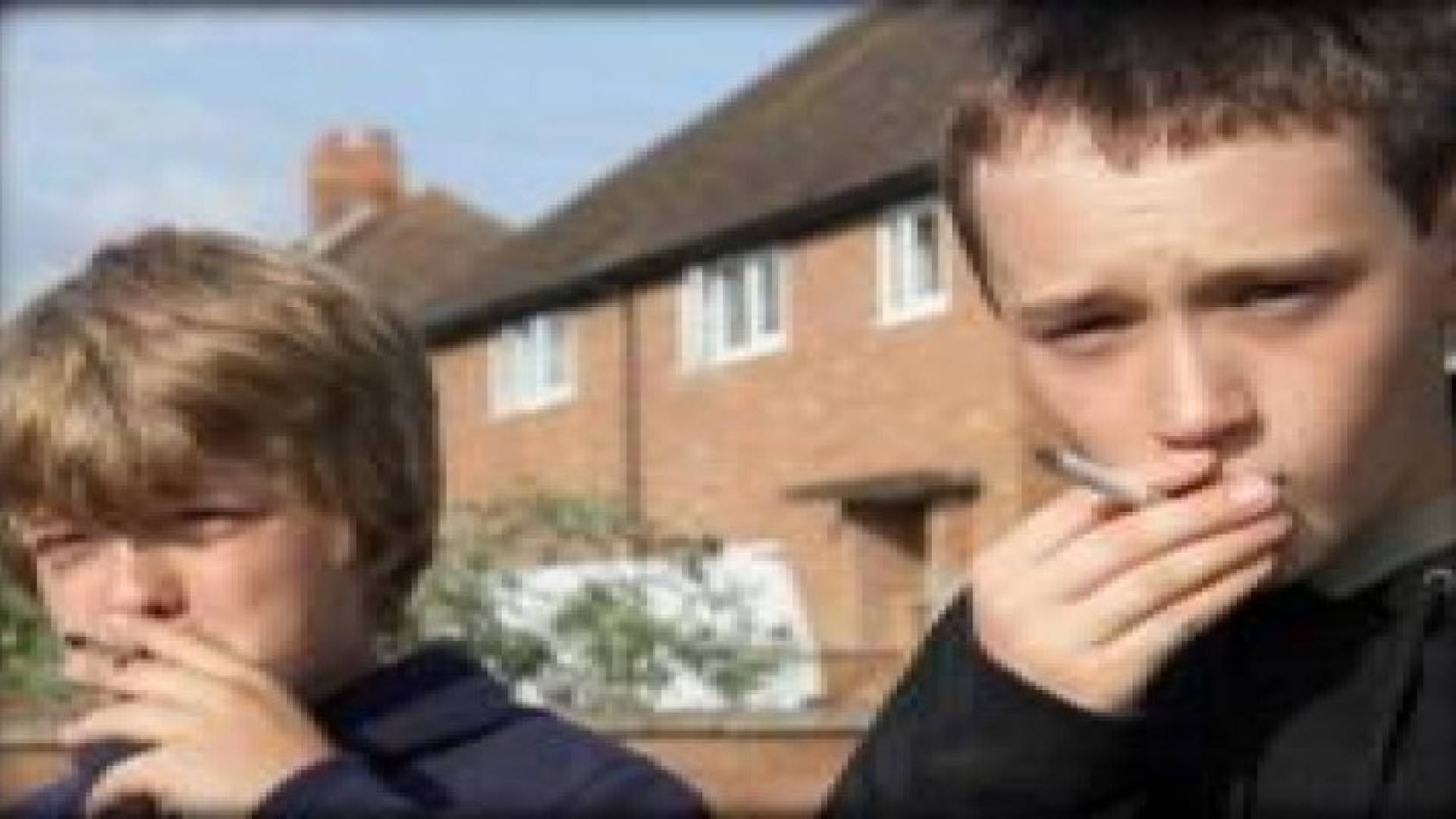 مدارس فرنسية تطالب بالسماح للتلاميذ بالتدخين داخلها