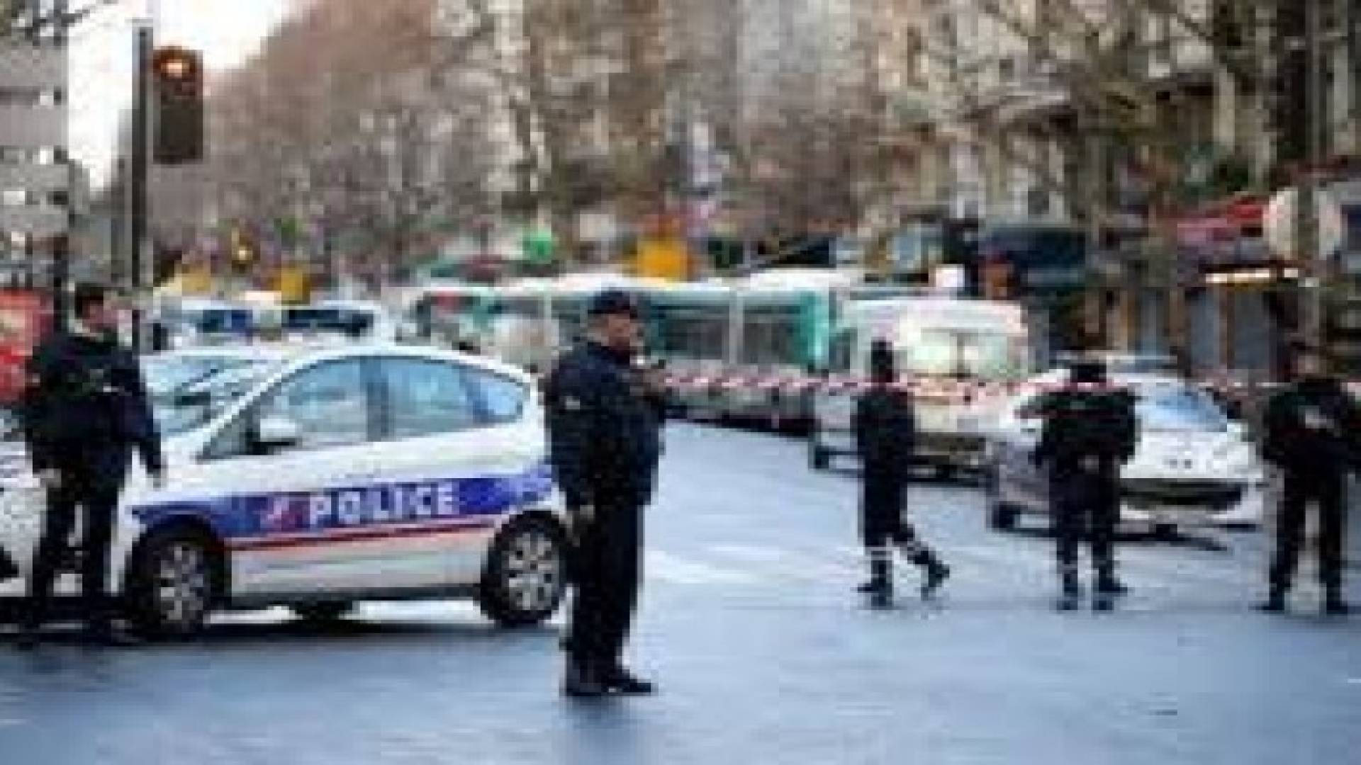 الحكومة الفرنسية تبحث اليوم تمديد حالة الطوارئ