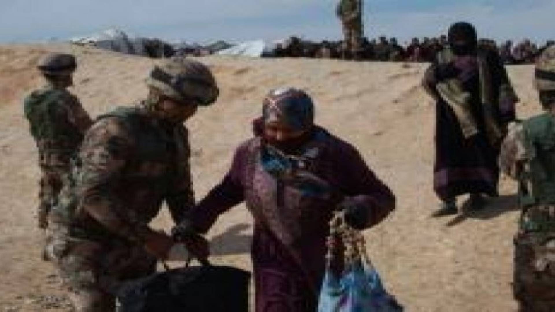 قوات حرس الحدود تستقبل 118 لاجئا سوريا