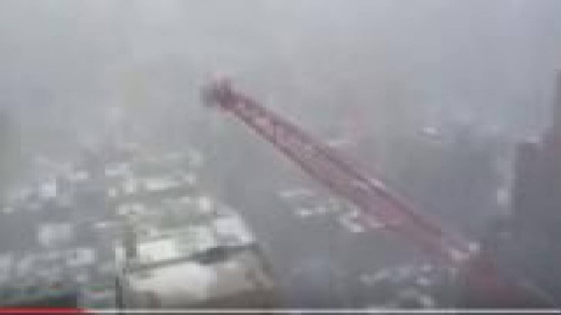 عاصفة ثلجية ورياح عاتية تسقط أضخم رافعات نيويورك ..فيديو