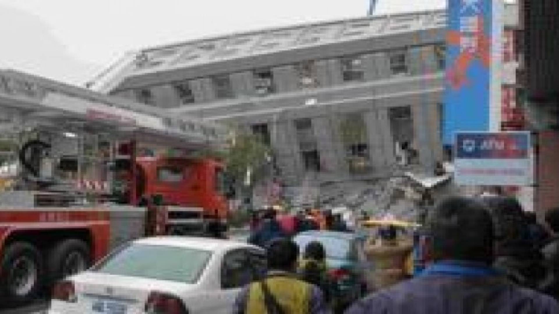 بالفيديو : قتلى في زلزال عنيف بقوة 6.4 درجات ريختر بتايوان