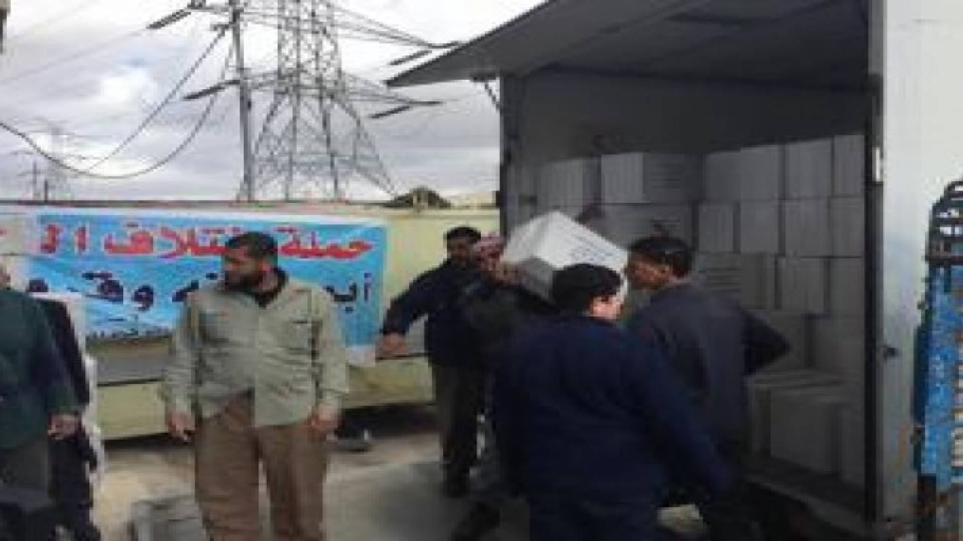 صندوق الزكاة يوزع طرود غذائية على المحتاجين والأيتام