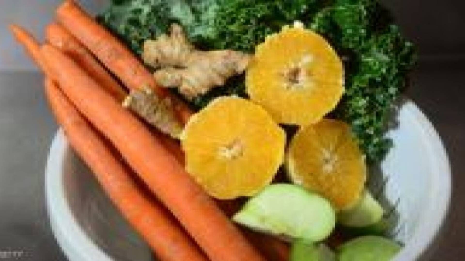 10 أغذية "تطرد" النيكوتين من الجسم