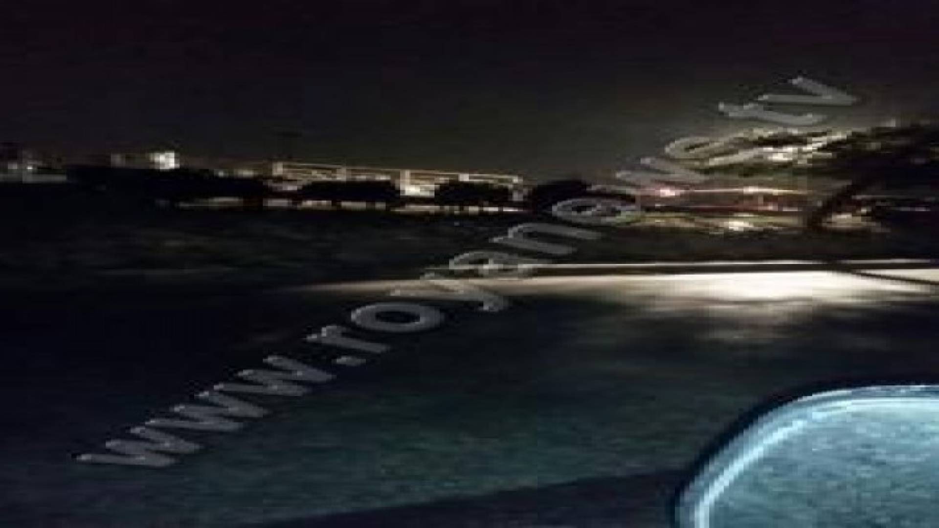 إصابة شخصين بانقلاب شاحنة محملة بالعجول في سحاب