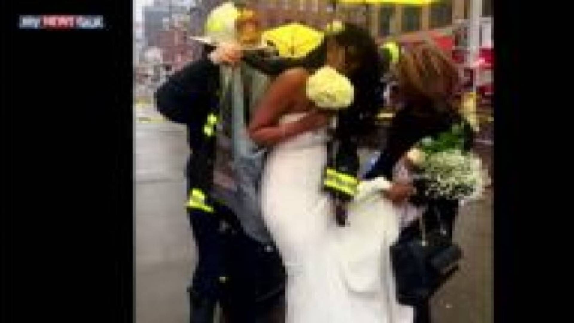 رجال الإطفاء في خدمة "العروس الخائفة"