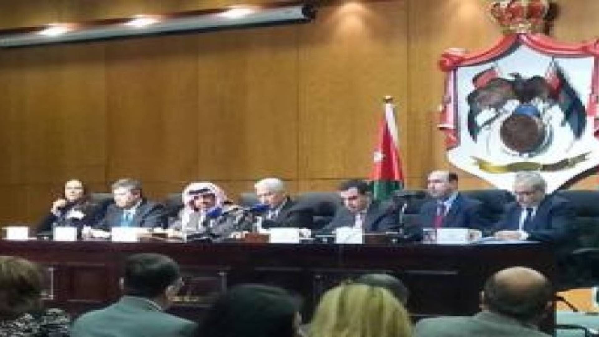 النسور : الأردن يقوم بالواجب تجاه اللاجئين السوريين نيابة عن العالم