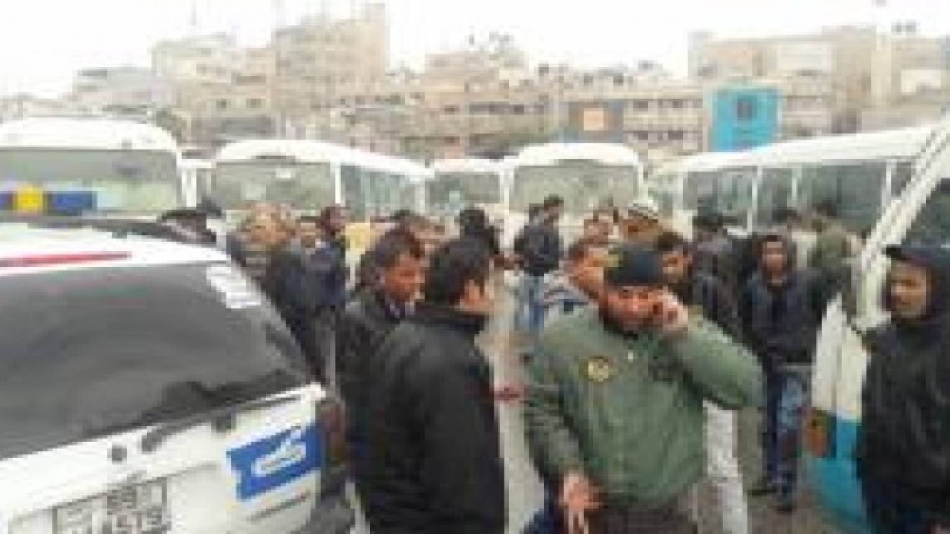 الزرقاء : اعتصام لسائقي باصات "المجمع القديم" بسبب انخفاض الاجرة .. صور