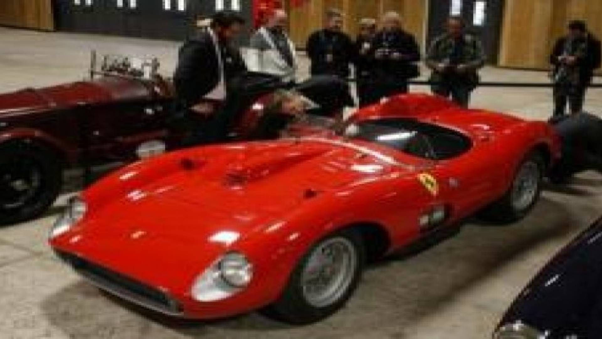 بيع سيارة تعود لعام 1957 في باريس
