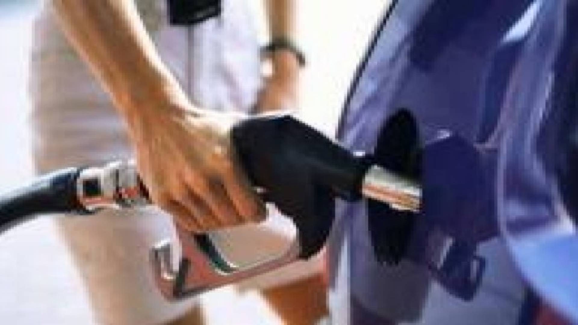 أسعار البنزين في أميركا تهبط لأدنى مستوى