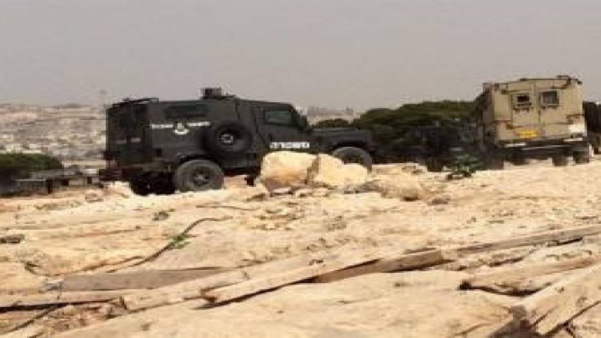 اخطارات هدم لمنشآت سكنية في العيسوية