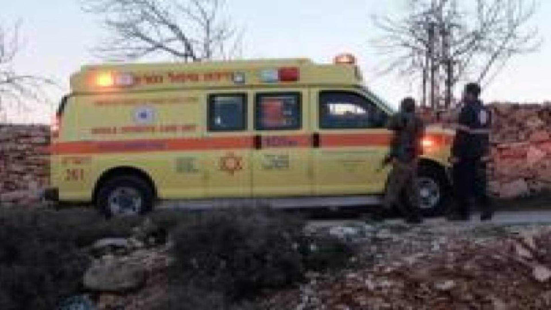 إصابة مستوطن بعملية طعن جنوب الضفة وانسحاب المنفذ