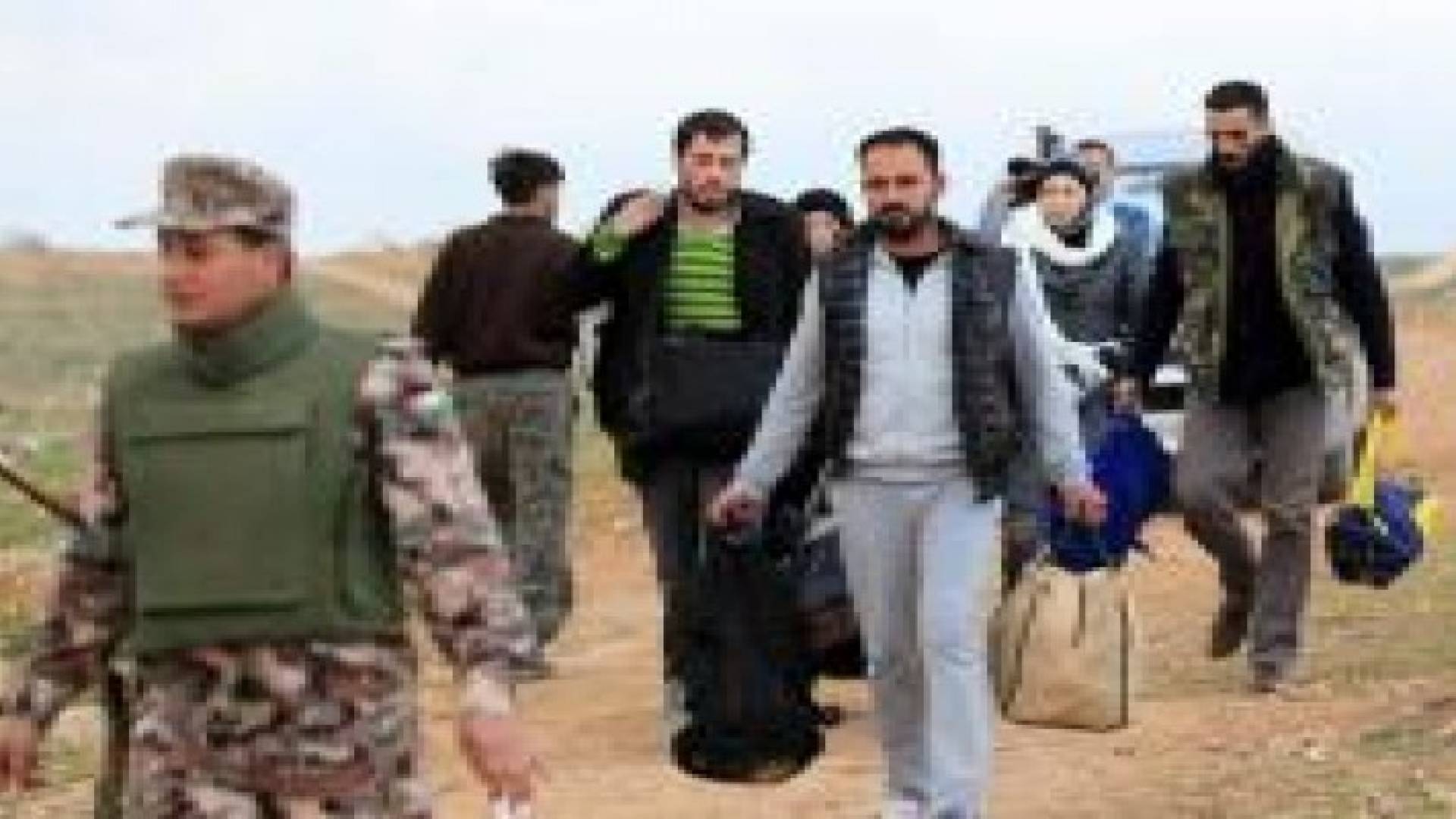 حرس الحدود تستقبل 58 لاجئا سوريا