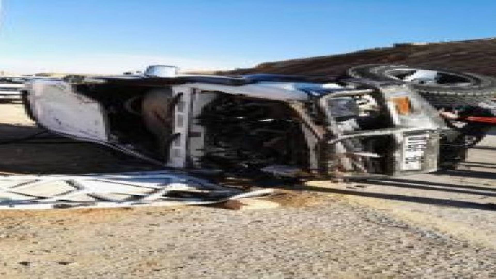 اصابة شخص بحادث تدهور مركبة في البترا .. صور