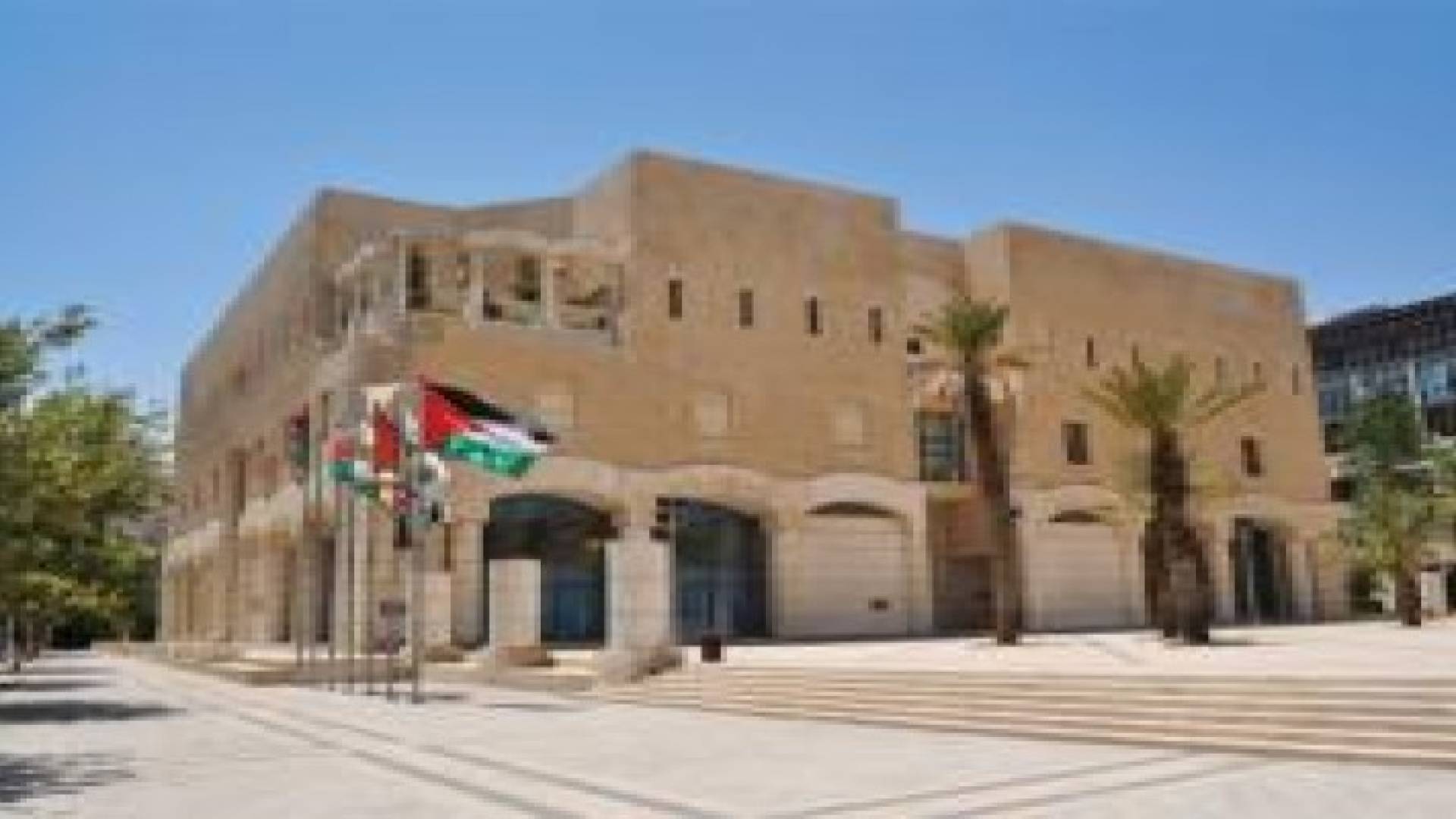 اللوزي يشدد على شمولية مكافحة الحشرات والكلاب الضالة في كافة مناطق عمان
