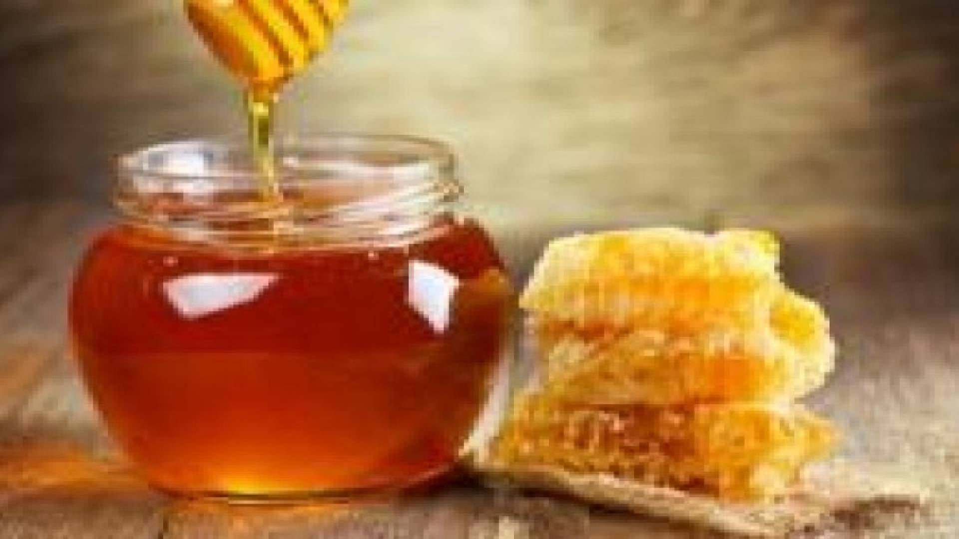 العسل يقتل الفطريات ويلأم الجروح