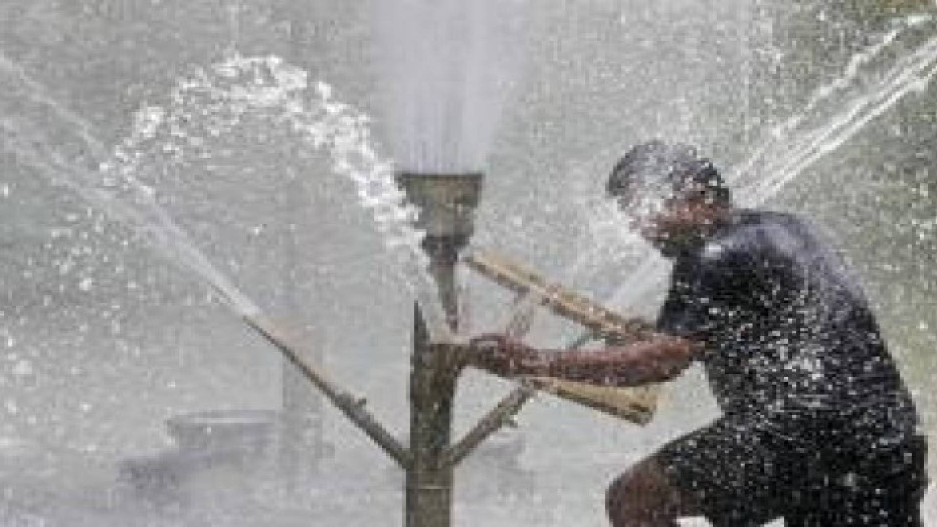 ماسورة مياه كبيرة تقتل عاملا وتصيب اثنين بالكرك