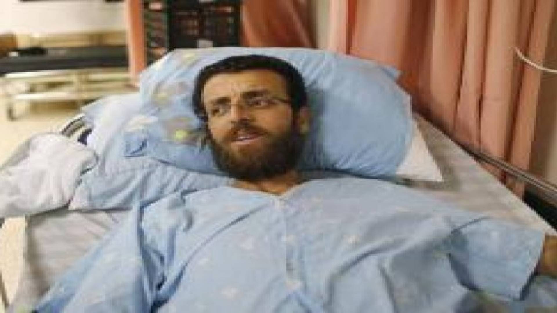 الأسير الفلسطيني القيق يقترب من الموت