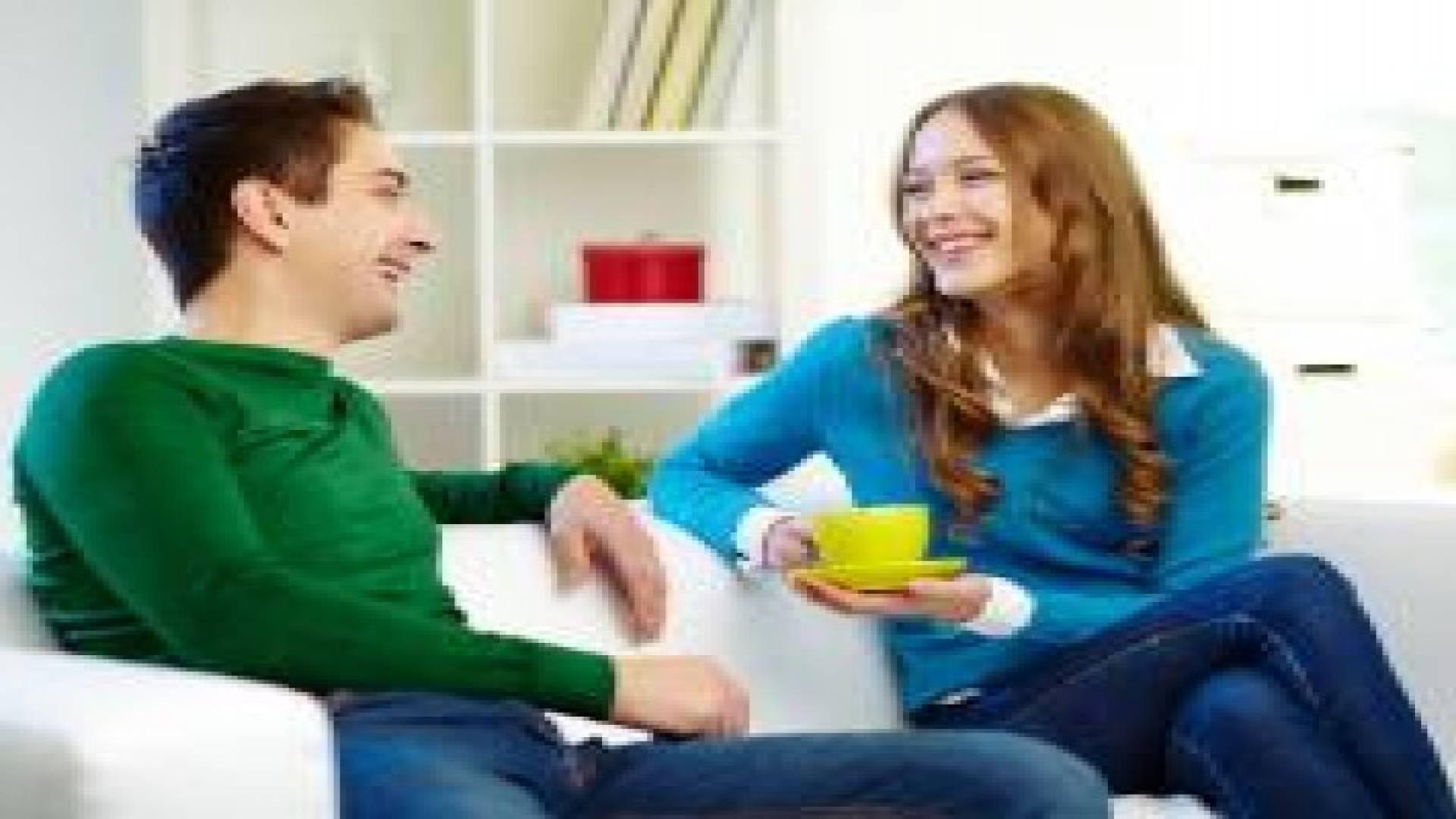 دراسة: الرجل يفضل المرأة الذكية على الجميلة عند الزواج