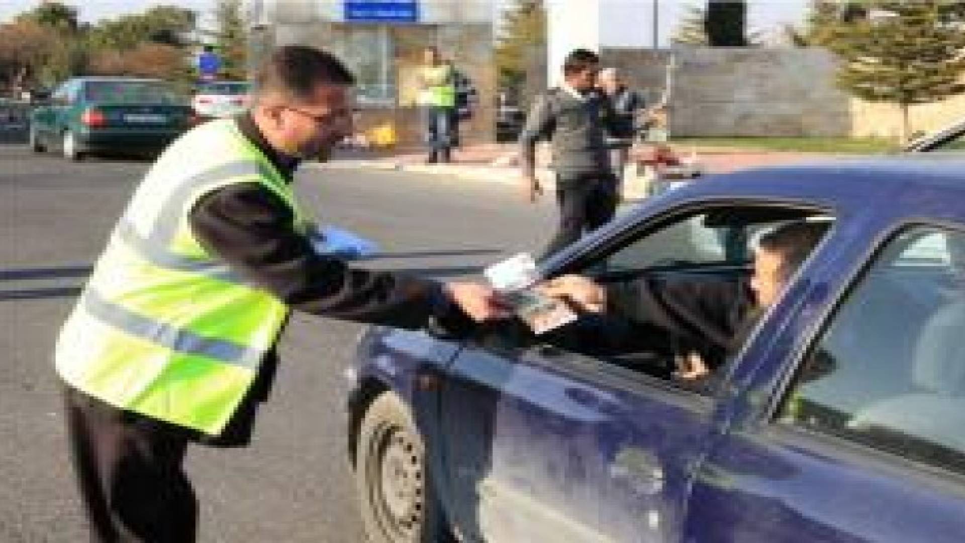 بالصور : حملة في حدائق الحسين لمنع تدخين الاراجيل وإشعال المواقد