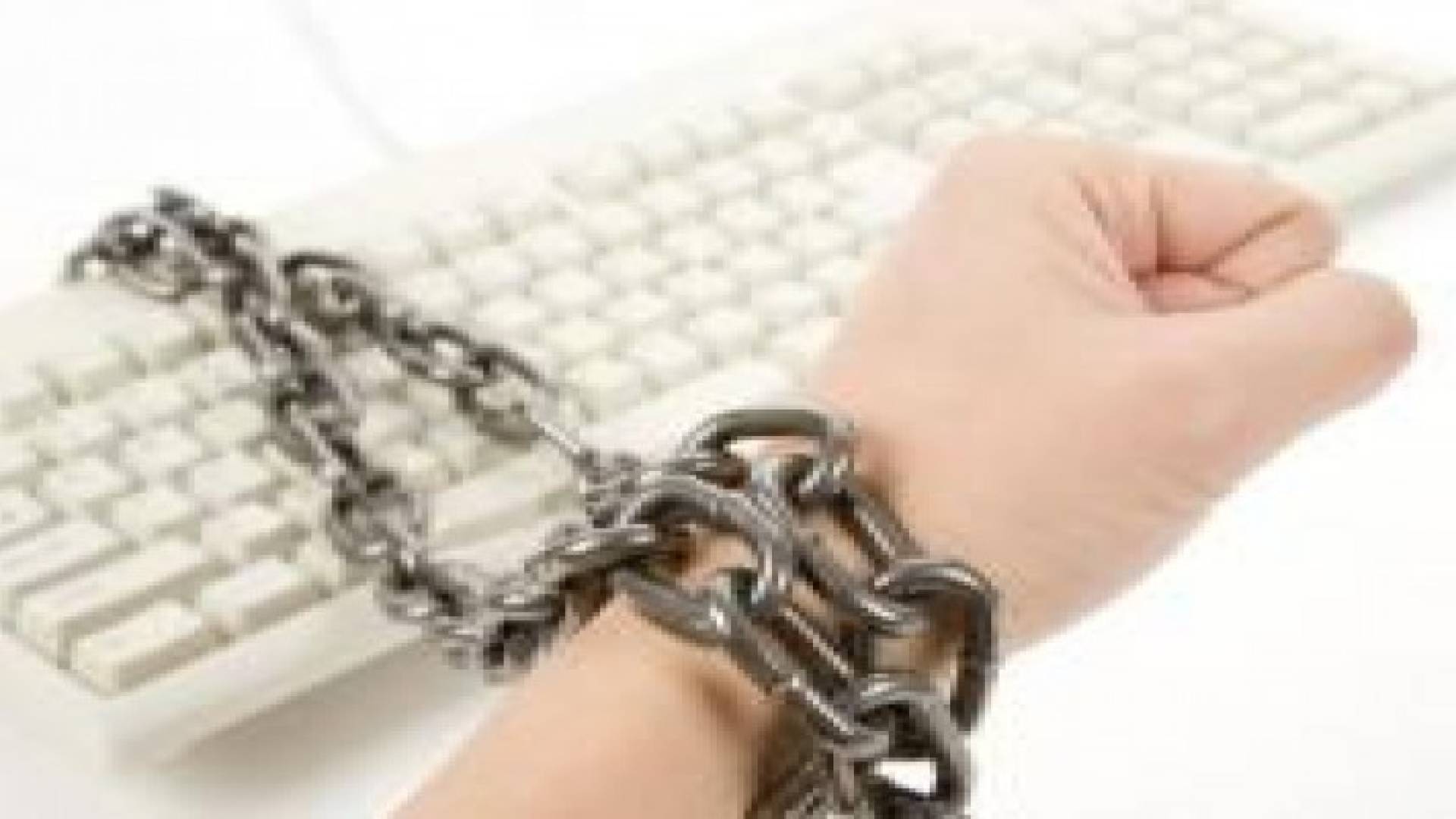 القبض على شخص  احتال على عدد من الفتيات عبر مواقع التواصل الاجتماعي