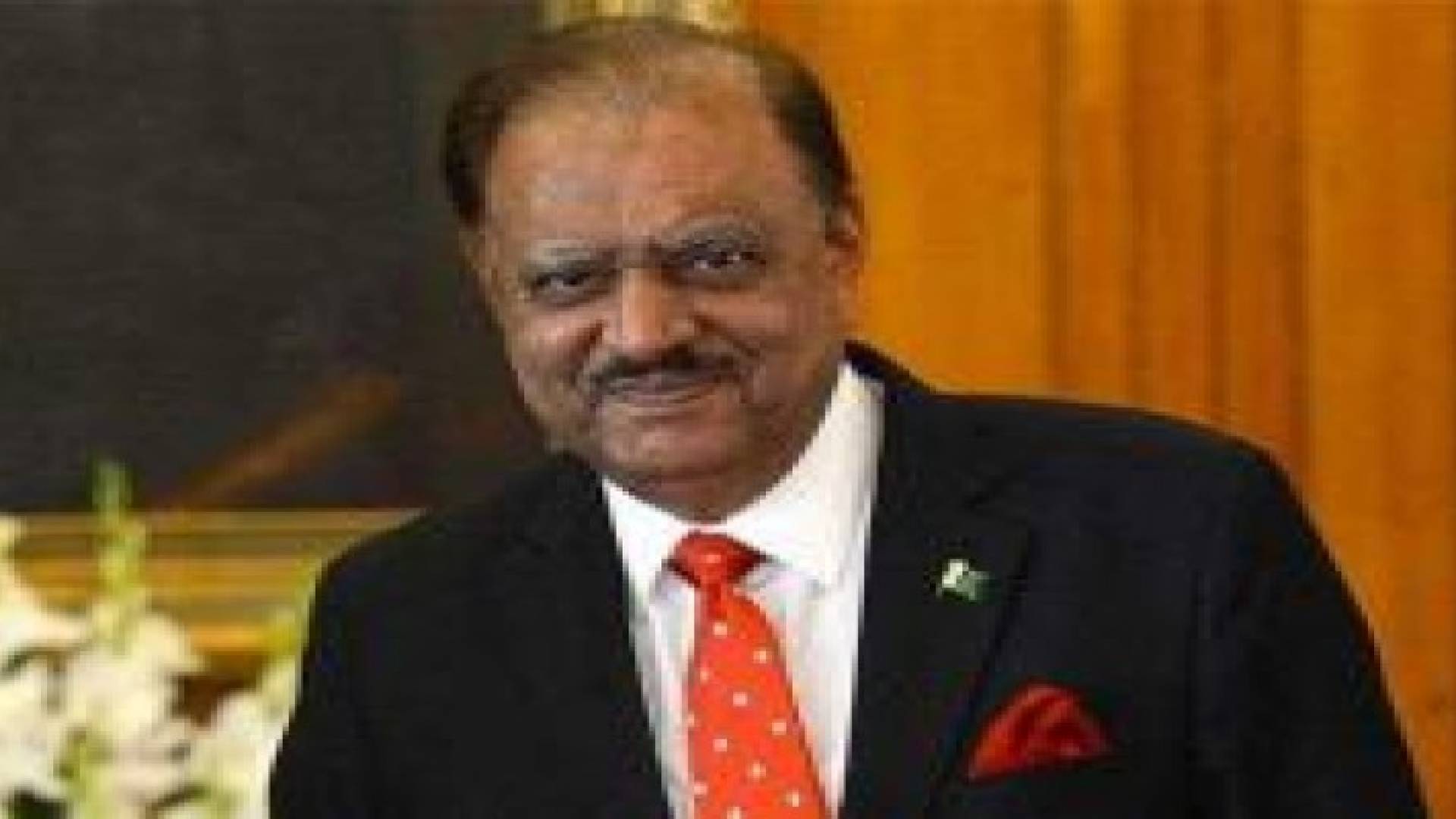 رئيس باكستان يحث مواطني بلاده على تجاهل عيد الحب