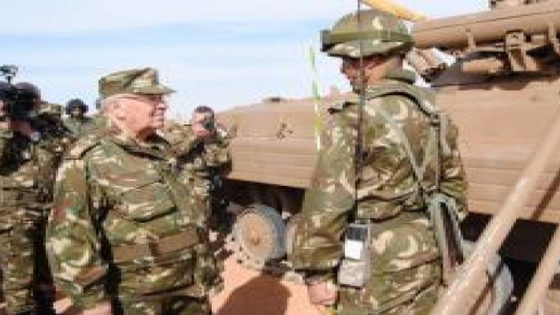 جيش الجزائر يعلن النفير على الحدود مع ليبيا