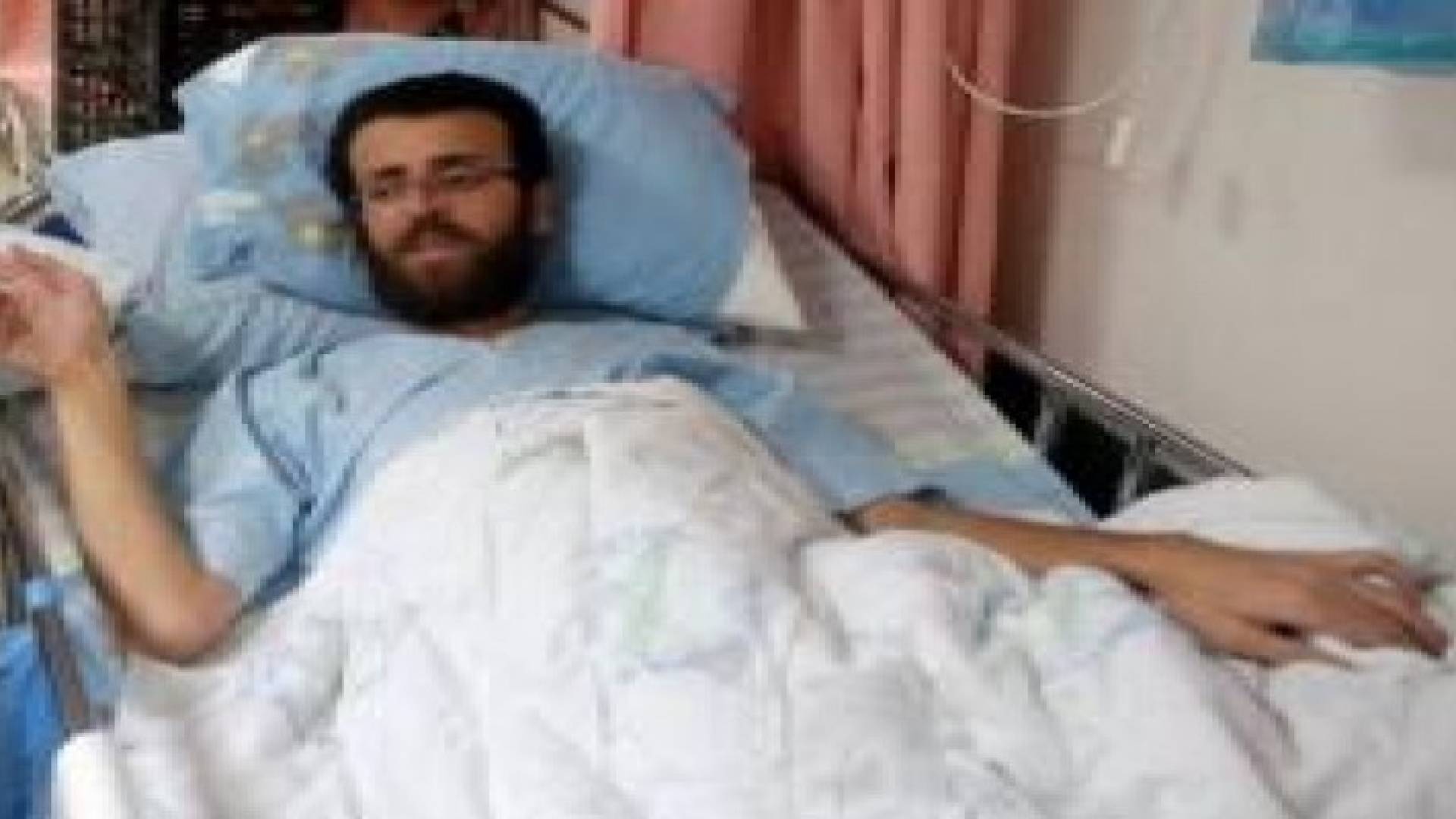 الاحتلال يرفض طلب نقل القيق للعلاج بمستشفى فلسطيني