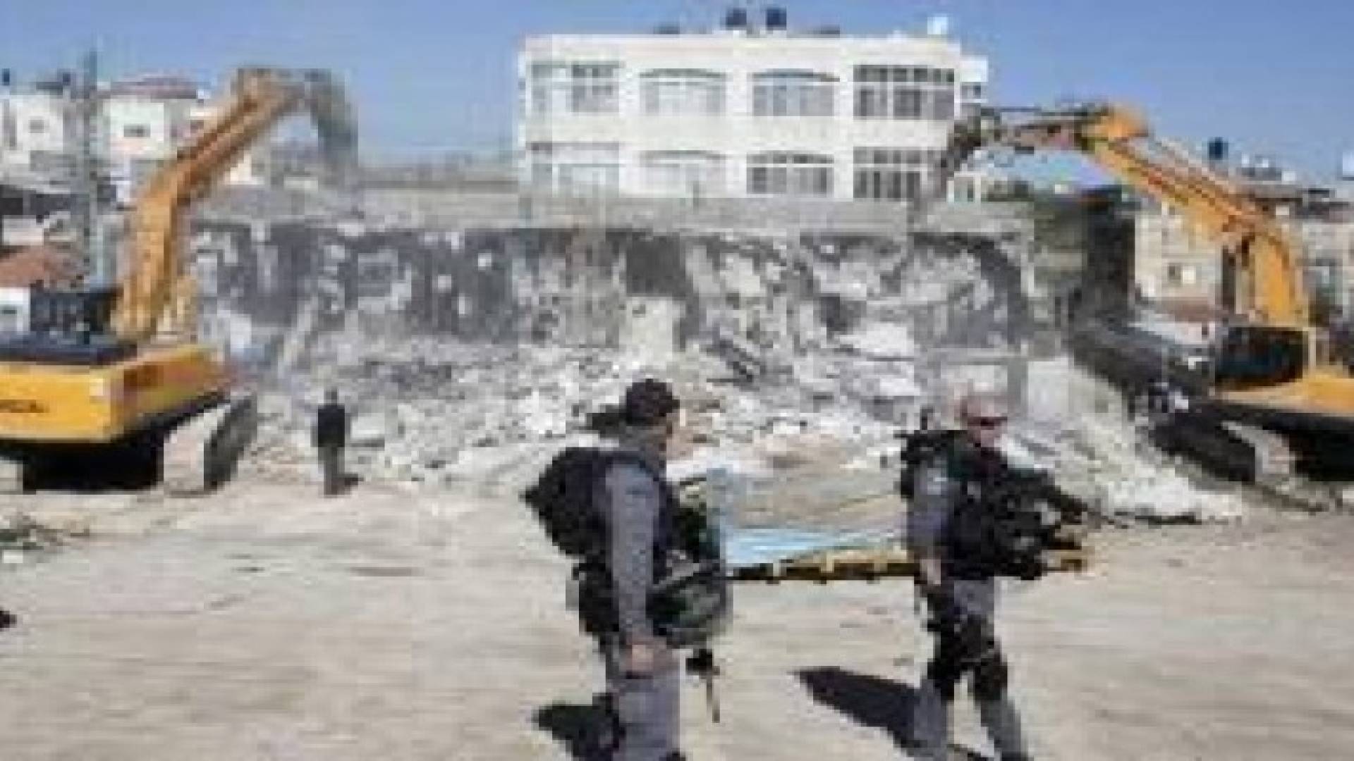 الاحتلال يسلم إخطارات لهدم عشرات المنازل شرقي القدس