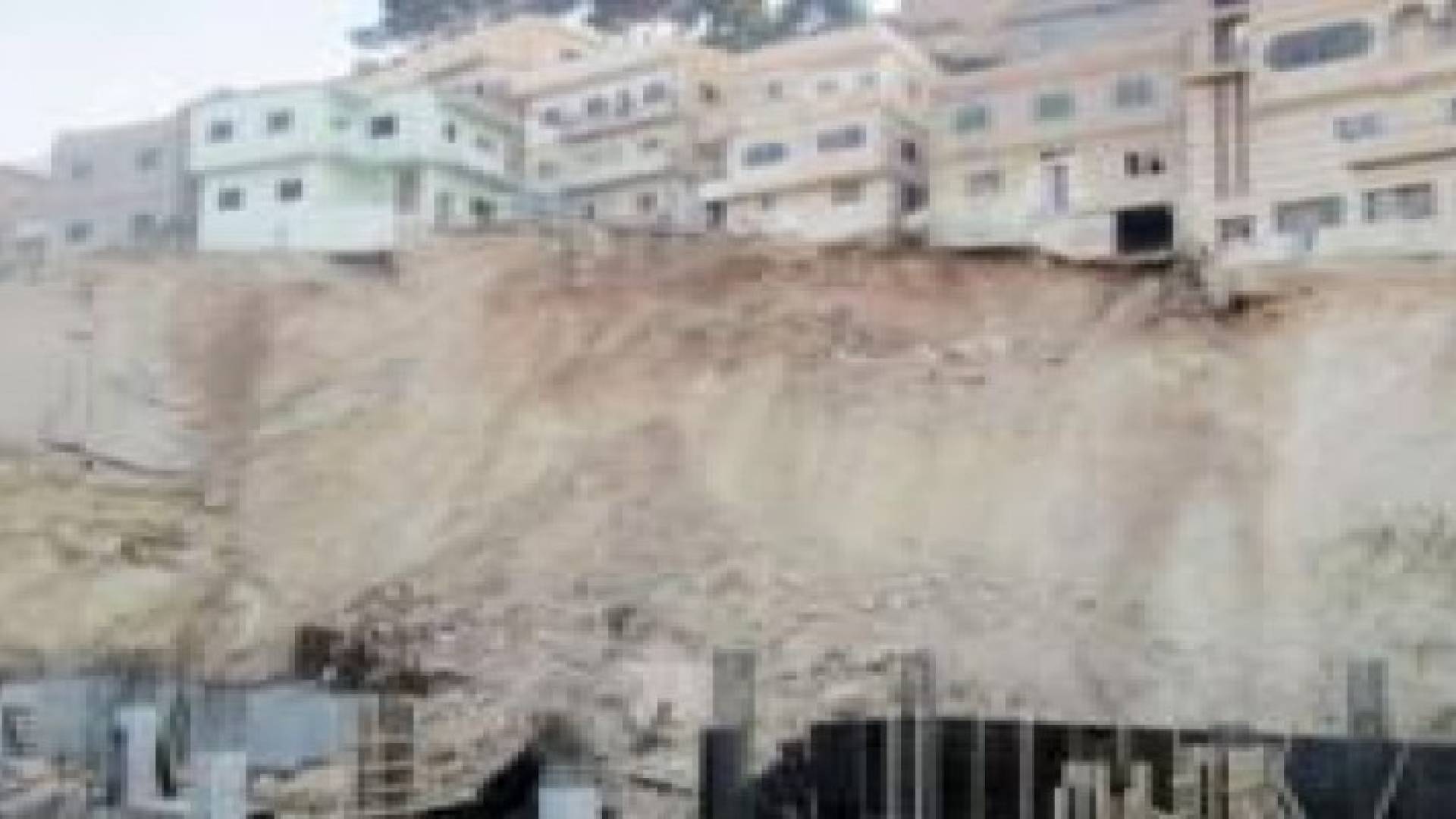 الشونة الجنوبية: وفاة طفل واصابة اخرين اثر انهيار ترابي في منطقة الروضة