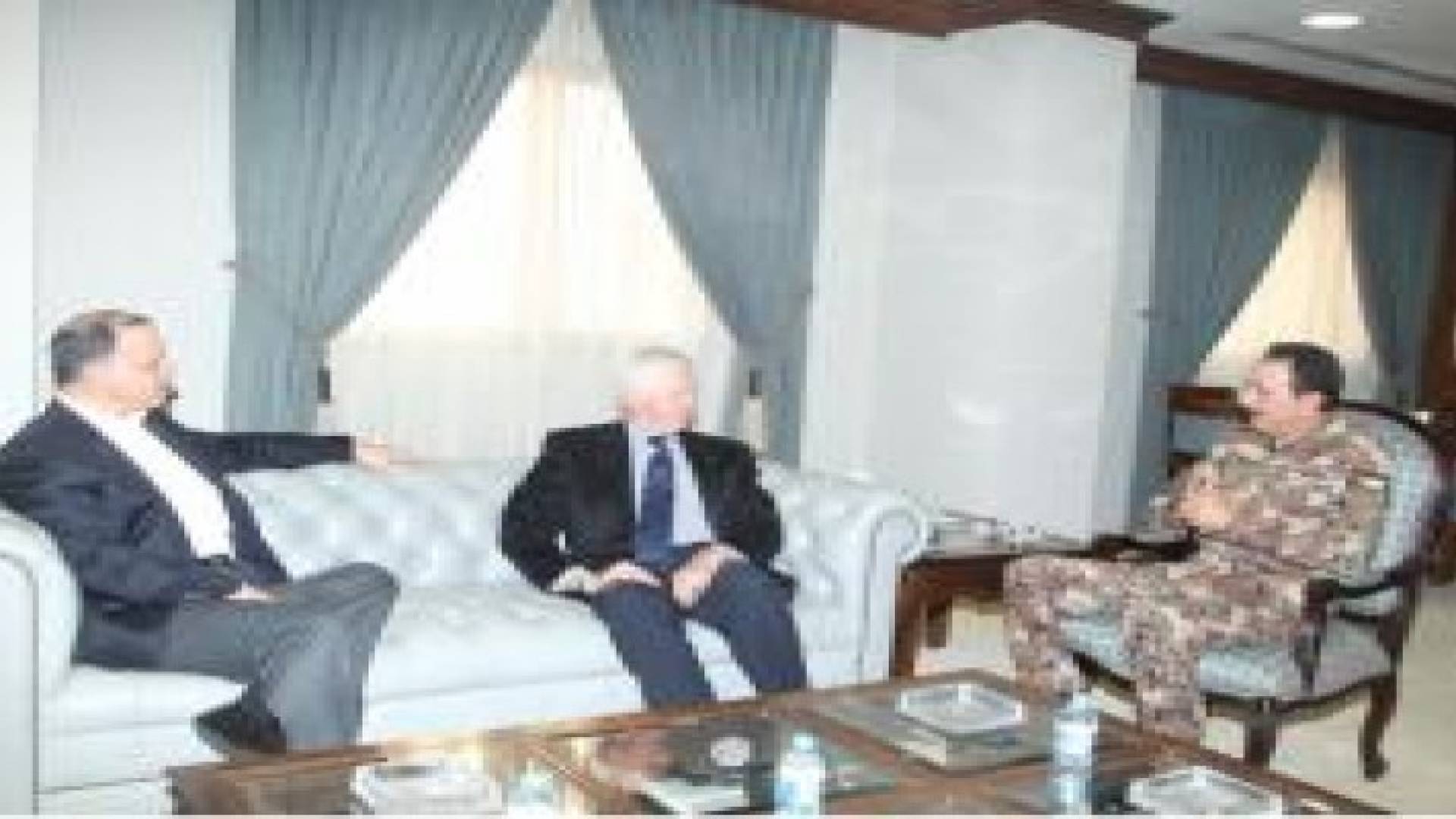 الزبن يستقبل وفدا من جامعة الدفاع الوطني الأمريكية