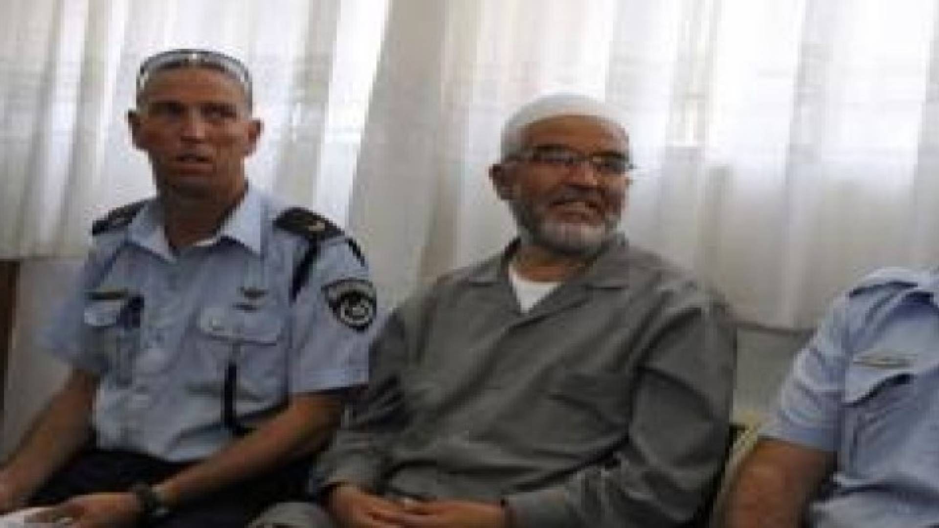 الاحتلال يعتقل صلاح وبركة خلال تضامنهما مع الأسير القيق